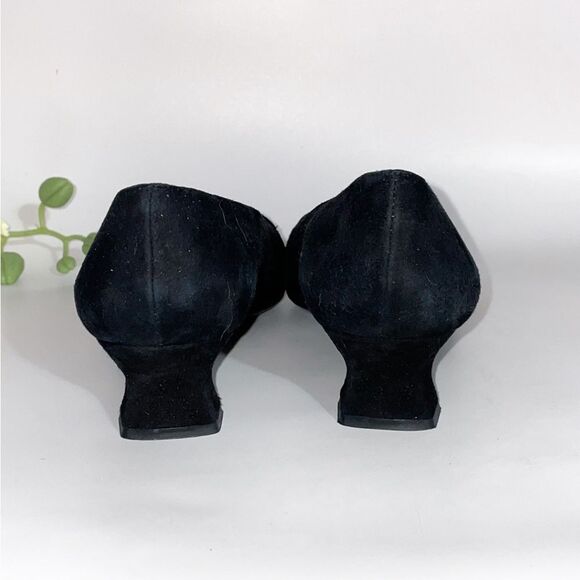 Elegant Stuart Weitzman Black Suede Kitten Heels - Picture 4 of 6